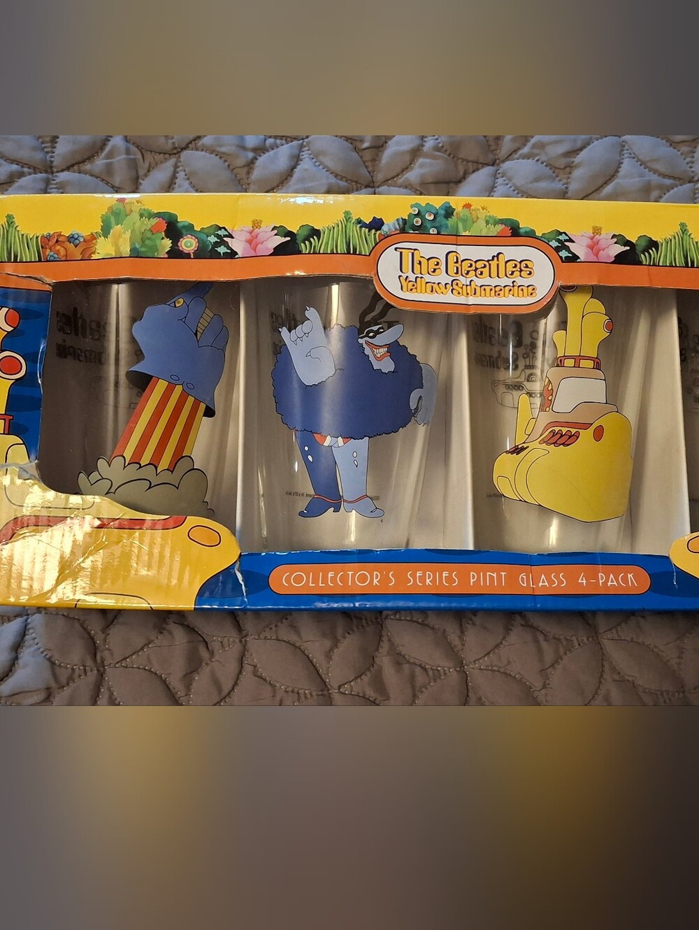 THE BEATLES YELLOW SUBMARINE Collector's Pint Glass 4-Pack - Yellow/Blue
